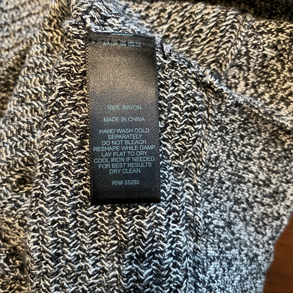 Express Sweater - Picture 3 of 4